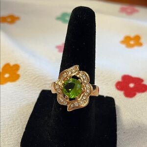 Vintage Size 6 Gold Tone and Green Costume Ring